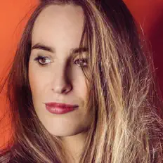 聆聽 AnnSo、觀看音樂影片、閱讀小傳、查看巡演日期等！