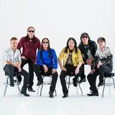 聆聽 Hurd、觀看音樂影片、閱讀小傳、查看巡演日期等！