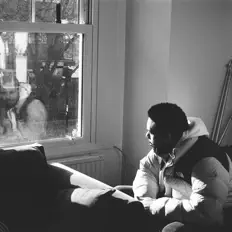 聆聽 Yorke、觀看音樂影片、閱讀小傳、查看巡演日期等！