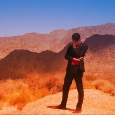 Chris Yangを聴いたり、ミュージックビデオを鑑賞したり、経歴やツアー日程などを確認したりしましょう！