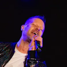 聆聽 Arno Verano、觀看音樂影片、閱讀小傳、查看巡演日期等！