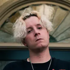 聆聽 OnCue、觀看音樂影片、閱讀小傳、查看巡演日期等！
