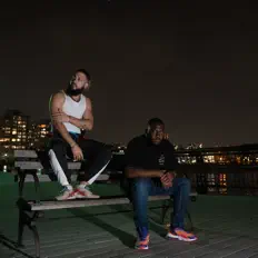 Posłuchaj wykonawcy DV8, obejrzyj teledyski, przeczytaj biografię, zobacz daty tras koncertowych i nie tylko!