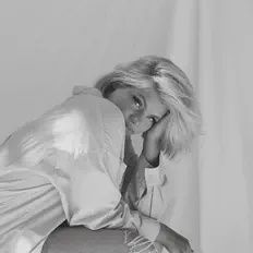 聆聽 Elyse Alexander、觀看音樂影片、閱讀小傳、查看巡演日期等！