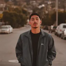 收听 ASJ、观看音乐视频、阅读小传、查看巡演日期等 ！