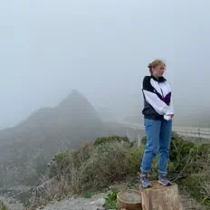 Ascolta Hannah Peck, guarda video musicali, leggi la biografia, vedi le date del tour & altro!