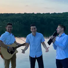 Listen to Oshi Bloom, watch music videos, read bio, see tour dates & more!