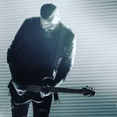 聆聽 Chris Vega、觀看音樂影片、閱讀小傳、查看巡演日期等！