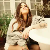 Ainda é Verão — Cynthia Luz