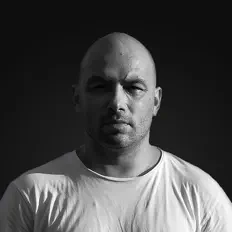 Sasha Curcic सुनें, म्यूज़िक वीडियो देखें, बायो पढ़ें, दौरे की तारीखें और बहुत कुछ देखें!