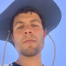 Écoutez Aaron Percy, regardez des vidéoclips, lisez la biographie, consultez les dates de tournée et plus encore !