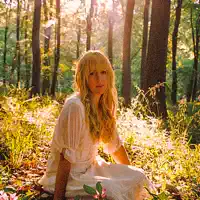 Escucha a undefined, mira videos musicales, lee su biografía, consulta las fechas de las gira y más.