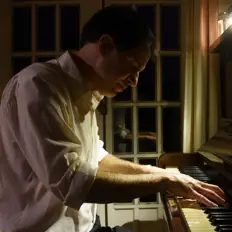 Luister naar Raphael Veronese, bekijk muziekvideo's, lees de bio, bekijk de tourdata, en meer!