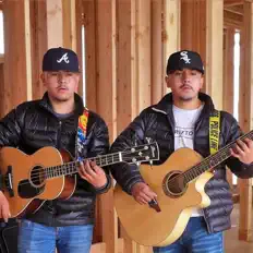 Los De Las Cuerdas dinle, müzik videolarını izle, biyografisini oku, tur tarihlerini ve daha fazlasını gör!