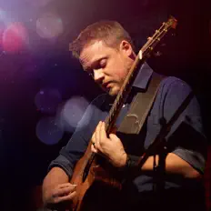 Trevor Gordon Hallを聴いたり、ミュージックビデオを鑑賞したり、経歴やツアー日程などを確認したりしましょう！