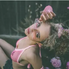 收听 KAIJA、观看音乐视频、阅读小传、查看巡演日期等 ！