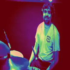 Escucha a D S, mira videos musicales, lee su biografía, consulta las fechas de las gira y más.