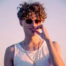 Ouve El Bachio, vê vídeos de música, lê a biografia, vê as datas da digressão e muito mais!