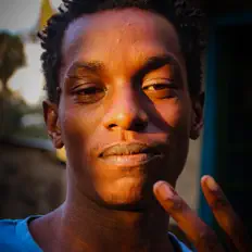 收听 Dela Gang、观看音乐视频、阅读小传、查看巡演日期等 ！