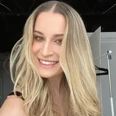 Poslechněte si interpreta Liv McEldon, sledujte hudební videa, přečtěte si životopis, podívejte se na data turné a další informace.