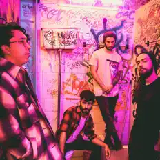 Radio Pailaを聴いたり、ミュージックビデオを鑑賞したり、経歴やツアー日程などを確認したりしましょう！