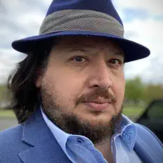 Driver's Seat을(를) 듣고, 뮤직 비디오를 보고, 약력을 읽고, 투어 일정 등을 확인하세요!