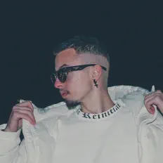 BABVFACE सुनें, म्यूज़िक वीडियो देखें, बायो पढ़ें, दौरे की तारीखें और बहुत कुछ देखें!