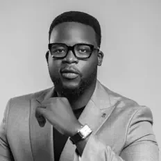 License을(를) 듣고, 뮤직 비디오를 보고, 약력을 읽고, 투어 일정 등을 확인하세요!