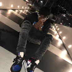 Ascolta SZN, guarda video musicali, leggi la biografia, vedi le date del tour & altro!