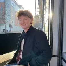 Poslechněte si interpreta Shane Devine, sledujte hudební videa, přečtěte si životopis, podívejte se na data turné a další informace.