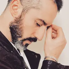 ELGO सुनें, म्यूज़िक वीडियो देखें, बायो पढ़ें, दौरे की तारीखें और बहुत कुछ देखें!
