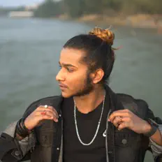Escucha a Mc Sourav, mira videos musicales, lee su biografía, consulta las fechas de las gira y más.