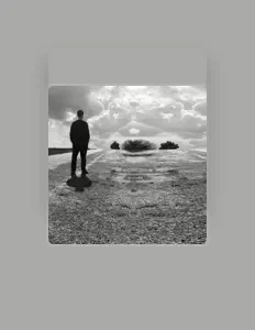 聆聽 Mai、觀看音樂影片、閱讀小傳、查看巡演日期等！