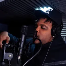 聆聽 Loso、觀看音樂影片、閱讀小傳、查看巡演日期等！