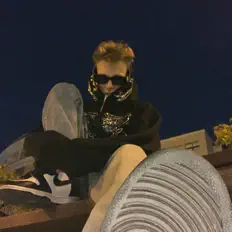 Timi Poinggを聴いたり、ミュージックビデオを鑑賞したり、経歴やツアー日程などを確認したりしましょう！