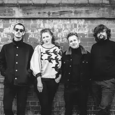 聆聽 Modern Studies、觀看音樂影片、閱讀小傳、查看巡演日期等！