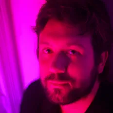Poslechněte si interpreta Pere George, sledujte hudební videa, přečtěte si životopis, podívejte se na data turné a další informace.