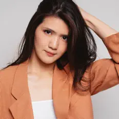 Écoutez Christy Karina, regardez des vidéoclips, lisez la biographie, consultez les dates de tournée et plus encore !