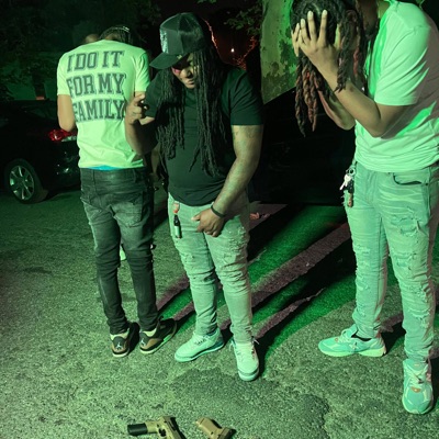 Out my top (feat. Otw Russ & HYWI Two3) - Single