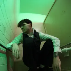 Dengarkan Chaiins, tonton video musik, baca bio, lihat tanggal tur & lainnya!