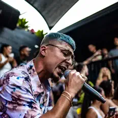 Écoutez Alvarrari, regardez des vidéoclips, lisez la biographie, consultez les dates de tournée et plus encore !