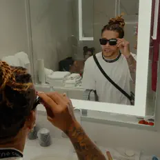 聆聽 thtbull.、觀看音樂影片、閱讀小傳、查看巡演日期等！