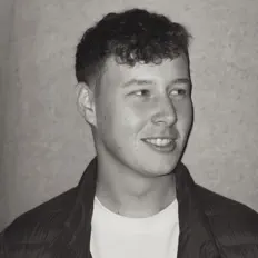 收听 E-D、观看音乐视频、阅读小传、查看巡演日期等 ！