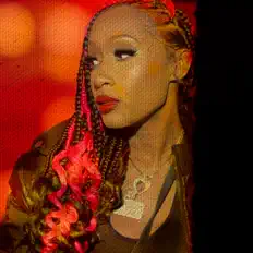 Ouve DayDay Badass, vê vídeos de música, lê a biografia, vê as datas da digressão e muito mais!