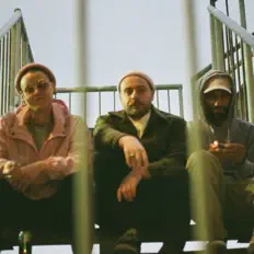 Listen to Petite Papa, watch music videos, read bio, see tour dates & more!