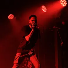 JayNoteを聴いたり、ミュージックビデオを鑑賞したり、経歴やツアー日程などを確認したりしましょう！