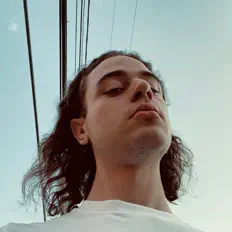 Posłuchaj wykonawcy Nicolo, obejrzyj teledyski, przeczytaj biografię, zobacz daty tras koncertowych i nie tylko!