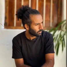 Listen to Heydoo Hedayati, watch music videos, read bio, see tour dates & more!