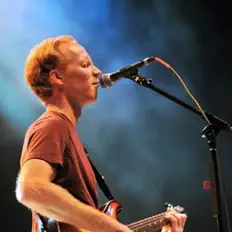 聆聽 Lida Una、觀看音樂影片、閱讀小傳、查看巡演日期等！