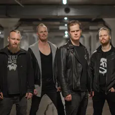 Hör dir Midnight Bullet an, schau dir Musikvideos an, lies die Biografie, finde Tourdaten und mehr!